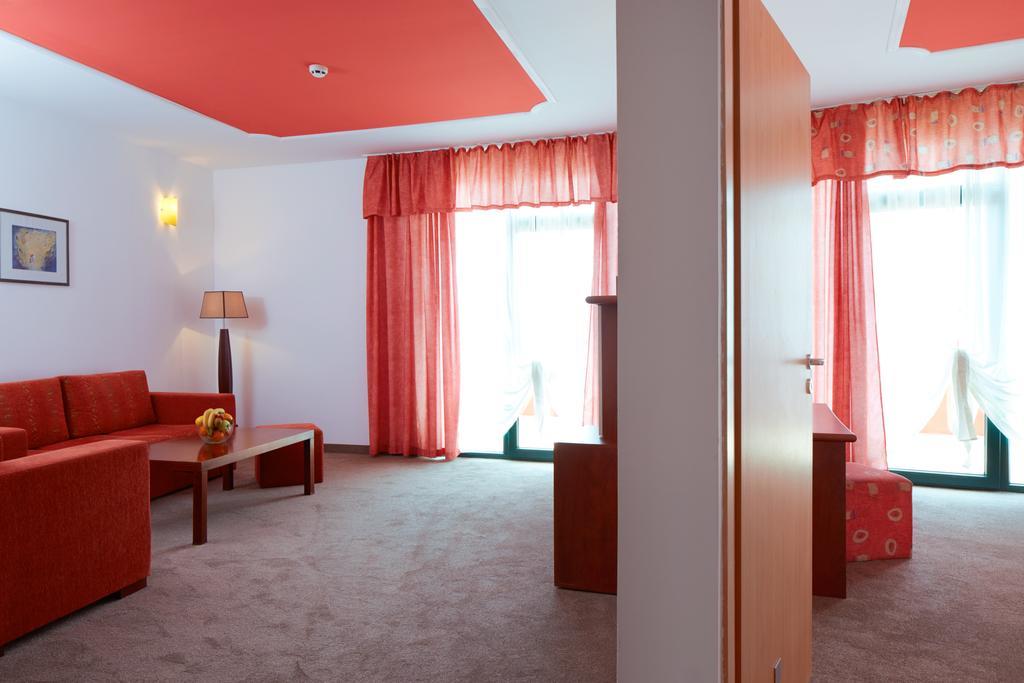 Mena Palace Hotel Sunny Beach Exterior foto